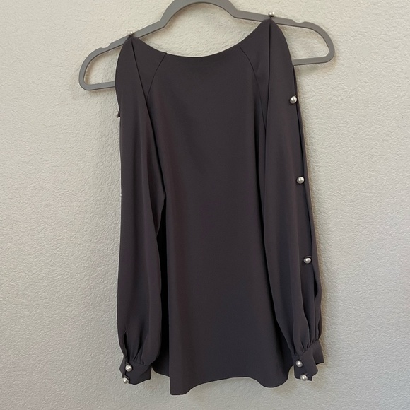 AMANDA UPRICHARD | Genesee Cold Shoulder Pearl Sleeve Blouse in Gray | Size P/XS - Picture 8 of 9